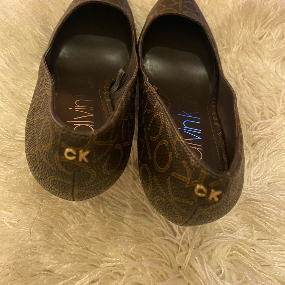Calvin Klein Brown Heeled Shoes with Classic Design - Picture 4 of 8